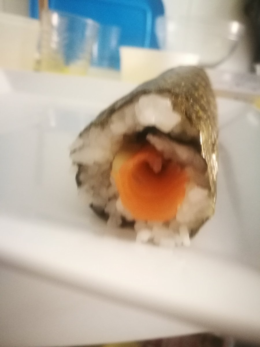 AlvaroMarinFoto's tweet photo. Día de sushi #foto3 y #foto4 canuto liado y corte final. Que aproveche!! https://t.co/EYjwrFoStM