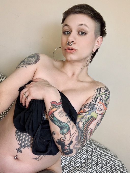 Like this post if you think I should drop my top! 👕🍈🍈 See the rest. 👇🏻👇🏻 https://t.co/DVOZSFTuaM<a href="/tag/daddysgirl"class="tags"><span>#daddysgirl</span></a>