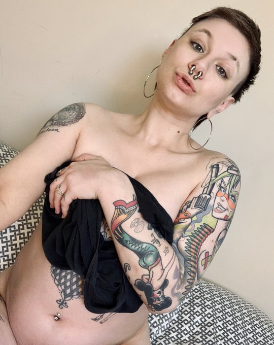Like this post if you think I should drop my top! 👕🍈🍈 See the rest. 👇🏻👇🏻 https://t.co/DVOZSFTuaM<a href="/tag/daddysgirl"class="tags"><span>#daddysgirl</span></a>