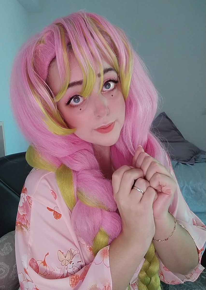 vampbbg's tweet photo. ✨🌸Mitsturi Karonji makeup test🌸✨ from kny #cosplay #MitsuriKanroji #testmakeup #kny https://t.co/5lfgYAURe0