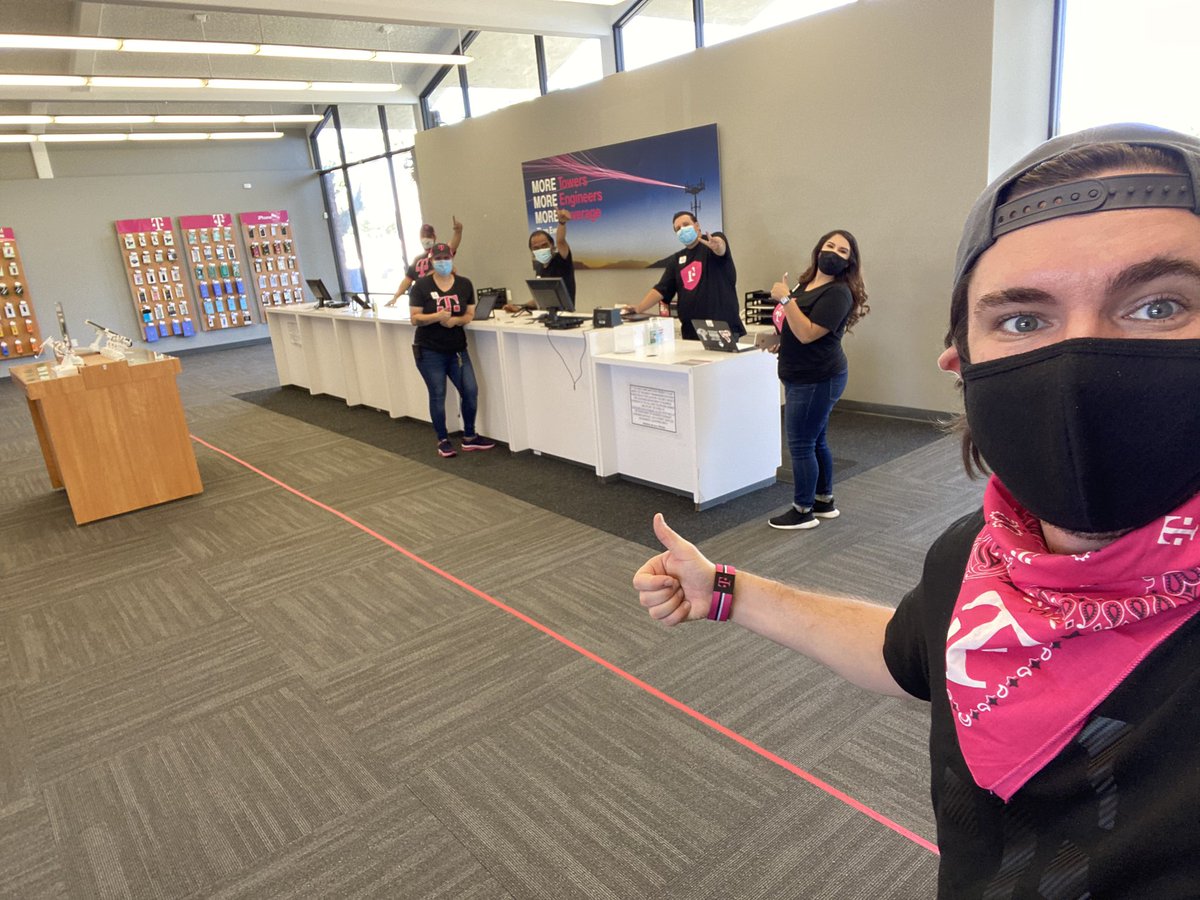 WileyatBoost's tweet photo. Downtime means each team member at our Florin Rd. location is becoming a subject matter expert on the different incredible options we have that ARENT a phone! #wirelesslifestyle #WLDNA #theNEWtmobile @ElJefe916 @Joseph_WL_SAW @BuffWl @Pkushn @wl_byoung @JamesLeeWC @Eli_Hy https://t.co/Oh9jZCmBtJ