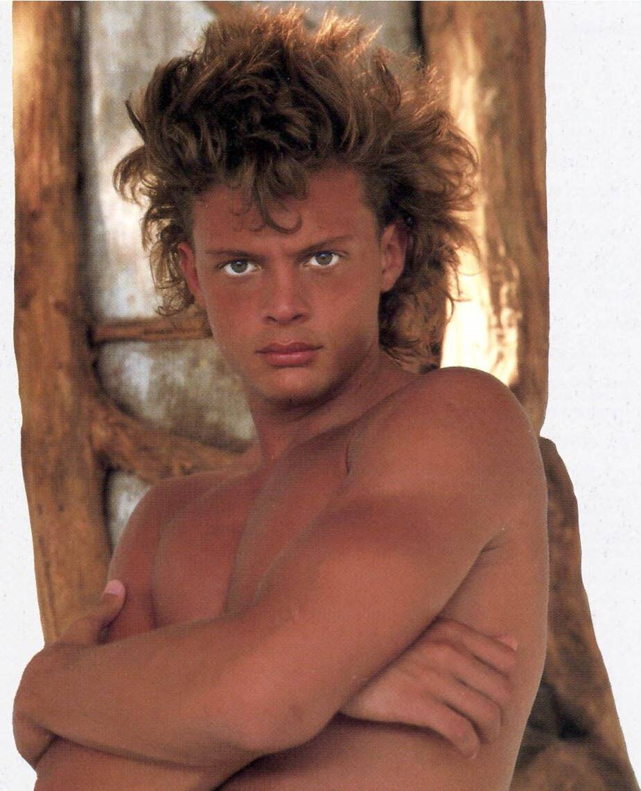 qjotx's tweet photo. Today’s moodboard: Luis Miguel’s hair in the 1980’s. https://t.co/SZdOty7R2q