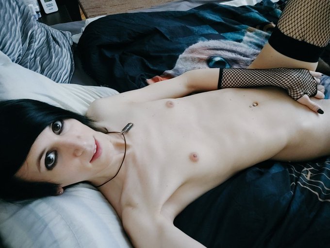 Rawr daddy would you fuck me? https://t.co/ePZgBaXToM