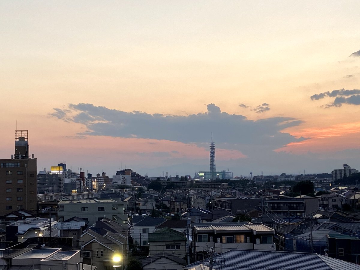 tasaki_fb4's tweet photo. 宇宙戦艦ヤマトに見えるアニメ脳(笑)
#西東京市 #保谷町 #スカイタワー西東京 '#宇宙戦艦ヤマト #sunset #sky #cloudfigures https://t.co/awL9fFBqMC