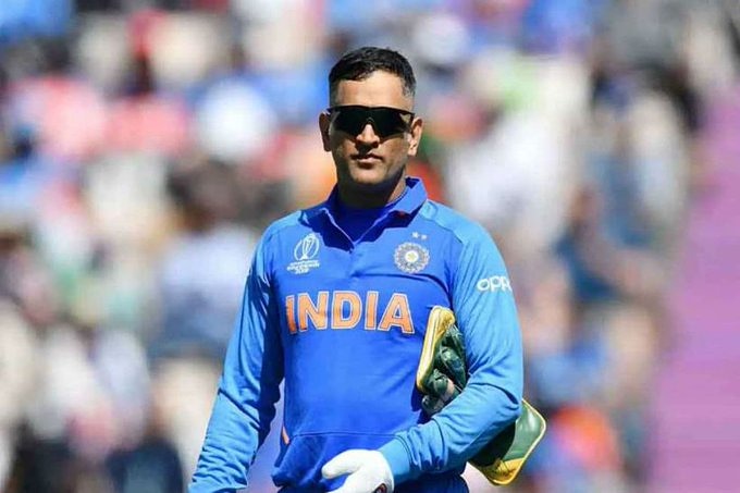 #dhoniretires: MS Dhoni has announced his retirement from all forms of cricket. Share your thoughts... https://pic.twitter.com/WT0IpNgzLu IMAGES, GIF, ANIMATED GIF, WALLPAPER, STICKER FOR WHATSAPP & FACEBOOK