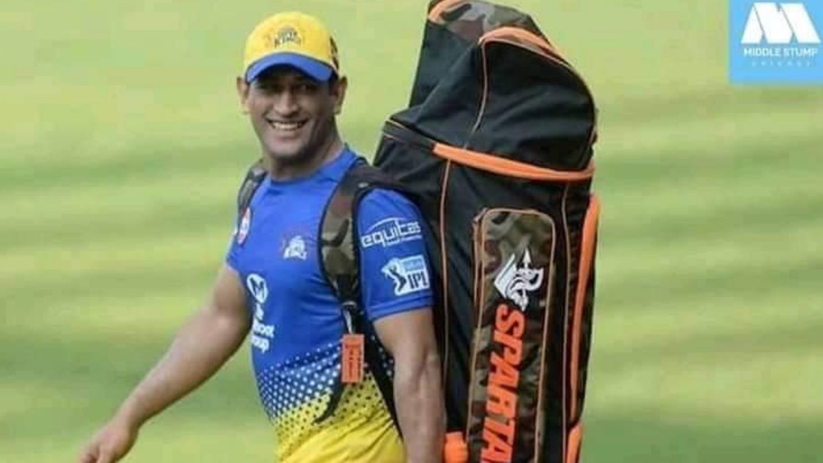 vatsprabhakar08's tweet photo. Mahendra Singh Dhoni announces his retirement 💔
Mahi you will always be in our heart
Love you Mahi bhaiya❤️ https://t.co/2UGUV7KGss