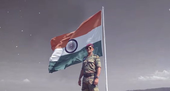 AJain255's tweet photo. #MSDhoni Once in a Generation Player 🙌
Greatest WK Keeper Batsman &amp; True Leader ❤️

Indian Cricket will never find a replacement for 
You can't retire from cricket history ❤️
#MSDhoni 
Retirement 😫 https://t.co/hYHlnbza7I