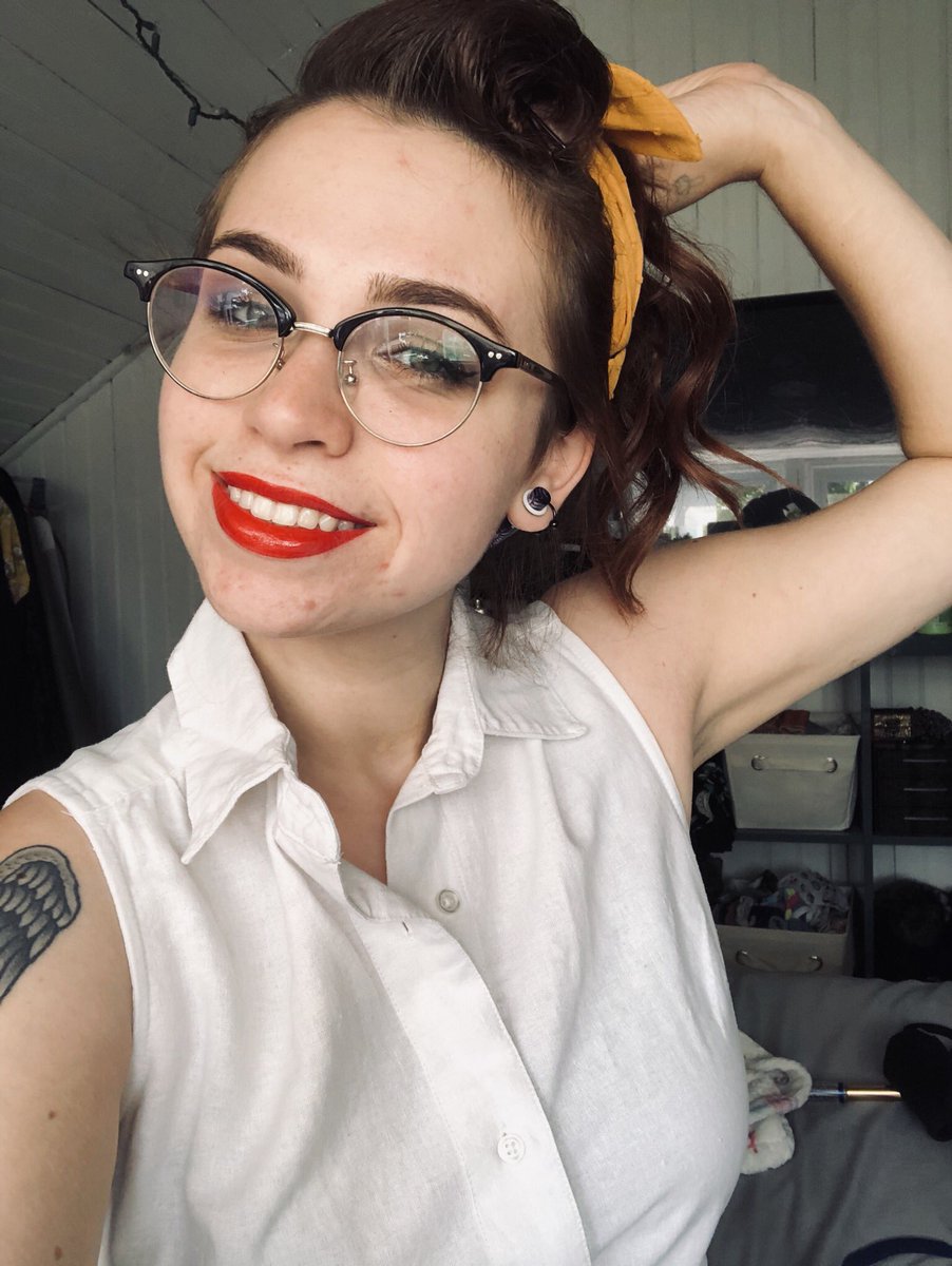 milkshake_spill's tweet photo. 50’s housewife vibes 🌼 https://t.co/9557OP5AQ2