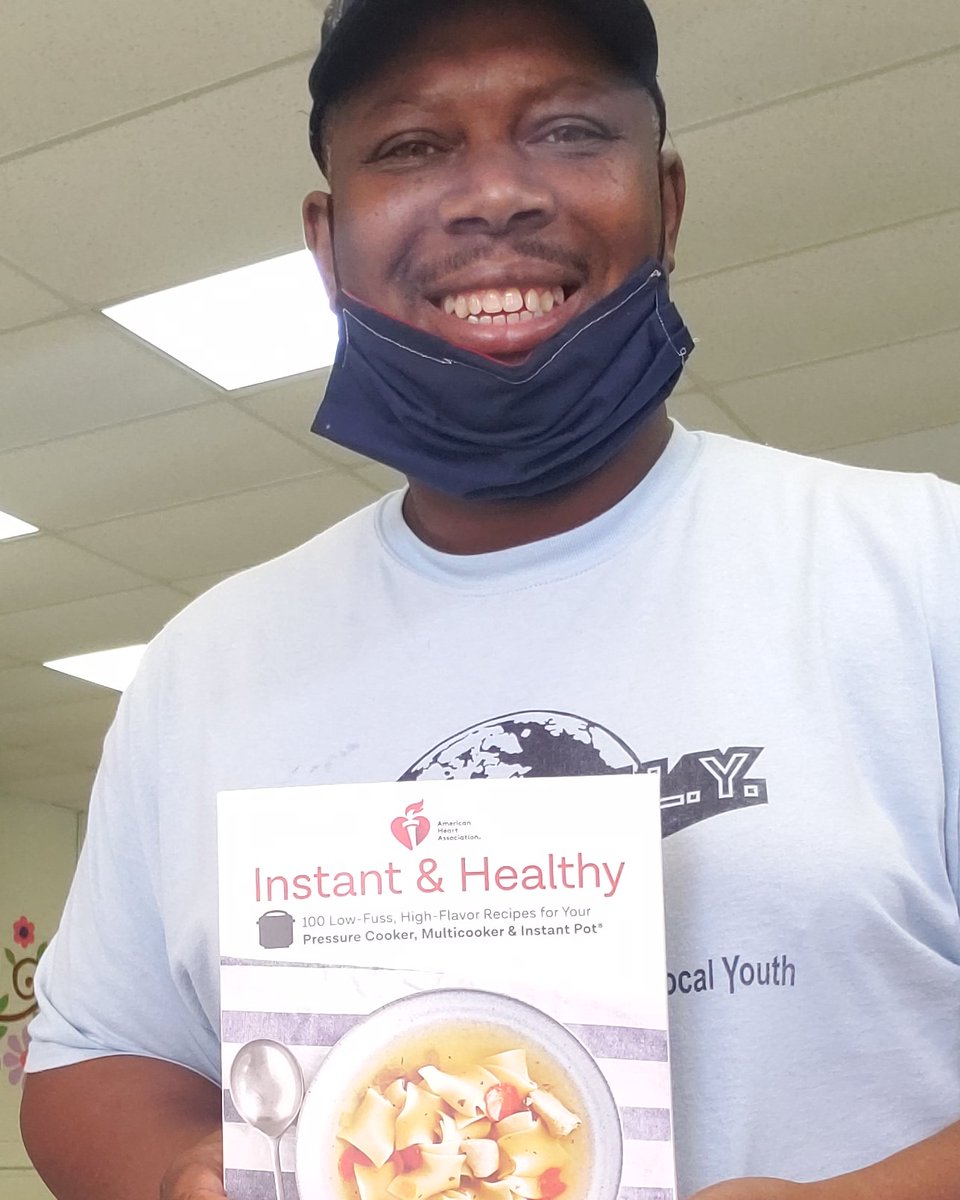 ourfamilyohio's tweet photo. @ElyriaYesZone Home Deliveries of #Free #Fresh #Prodyce includes a special cookbook courtesy of the @LorainCoHealth. #HealthyFood #HealthyCommunities #ProjectFeed https://t.co/dORTd0wkVI