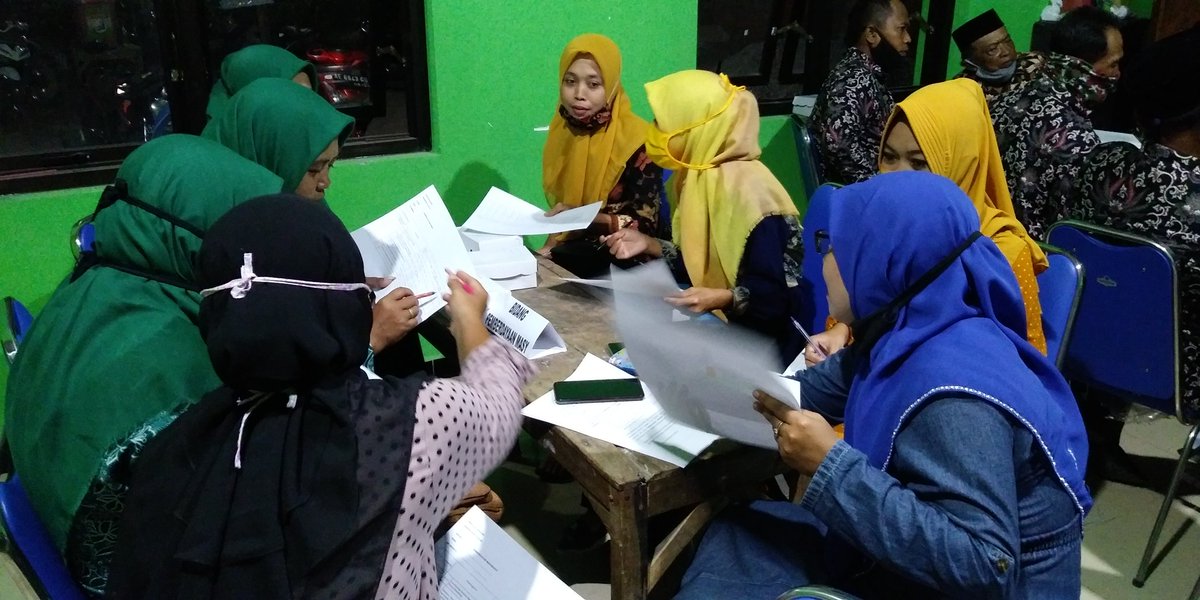 afif_nafiza's tweet photo. Musyawarah Desa Perangkingan RKP Desa TA 2021 Ds #bacem kec #kebonsari kab #madiun
#danadesa #manfaatdanadesa #pld #pldkebonsari #tppimadiun #tppijawatimur
@jokowi
@halimiskandarnu
@anwsanusi
@taufikmadjid71
@AndryDewantoAh1
@aguss4494
@Pujiastuti_iput https://t.co/9k6bG9syNs