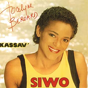 KarliitoYolo's tweet image. En 1986, l’album Siwo de Jocelyne Béroard sortait. Cet album a  reçu  un double disque d’or, une distinction qui a permis à Jocelyne Béroard d’être la première chanteuse caribéenne à obtenir un disque d’or en France, tout en chantant en créole. #Respect #Queen 👸🏾👏🏽✊🏽