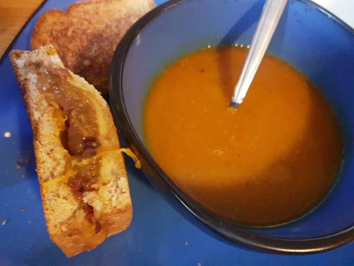 BudgetEpicurean's tweet photo. Made some carrot ginger soup, and had leftover fig and bacon jam, so naturally had to have grilled cheese sandwiches too! #superfancy 🥕🥣🥓🥪 https://t.co/vvL9LUd2Hk