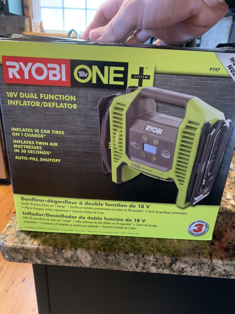 Sonicnec's tweet photo. @RYOBItoolsusa why does this only state in French and Spanish that it does not include a battery? That would have been nice to know before I arrived at the lake. https://t.co/tIXfnCYcU5