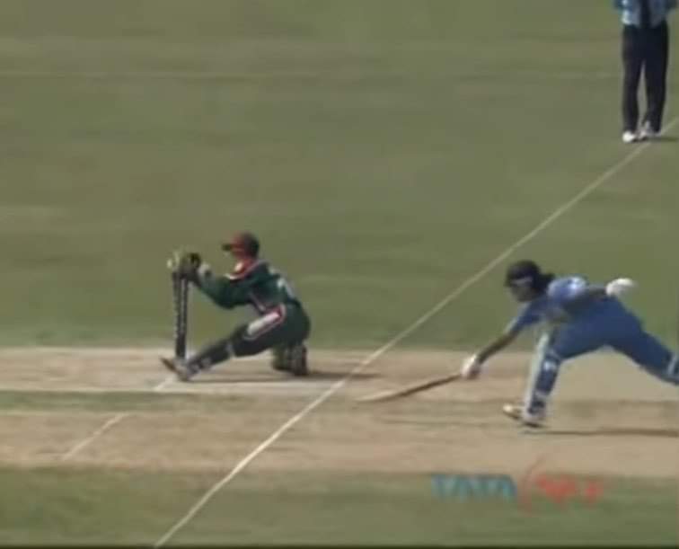 77bharathreddy's tweet photo. Started his Career with a Run-out
Ended his Career with a Run-out 💔

#MsDhoni #ThankYouDhoni 
#Dhoni  #dhoniretired https://t.co/l64VdCOZok