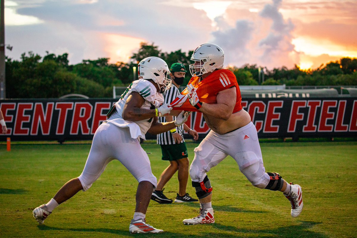 ShandaRoberts76's tweet photo. 2019 Paradise Camp we met @michaelirvin88 and he told @E1ijahRoberts "Play like the man in front of you is trying to stop you from feeding your family." #hideyaQB #bookofEl https://t.co/SgsyUzuBsX