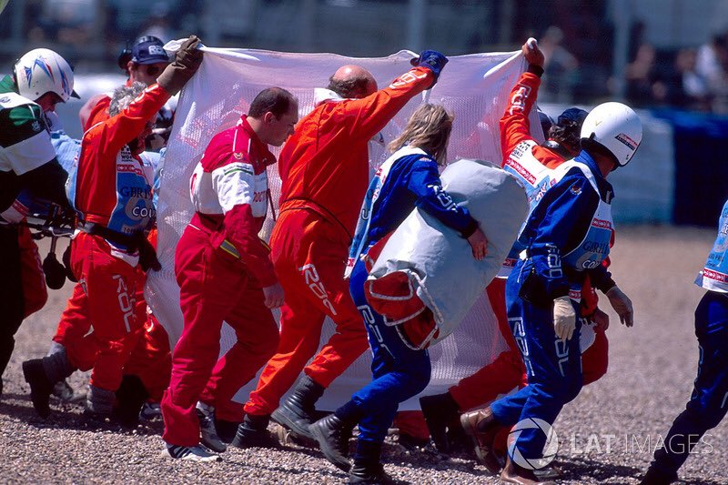 TimDanneels's tweet photo. Italiaanse regie heeft nog iets te leren...
Schumacher Silverstone 1999 vs #RemcoEvenepoel #ILombardia 2020 @VTM @sporza_koers #Wolfpack https://t.co/HoqGq4MrTu