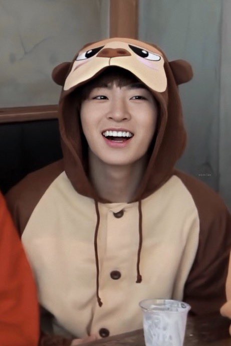 youngjae as otter   — a devastating thread
