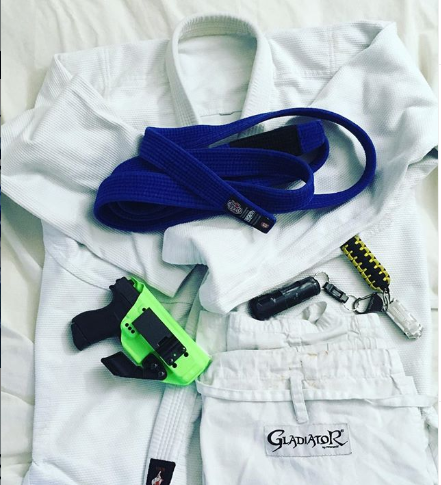 TactiCoolMemes's tweet photo. After #BJJ class #edc #pocketdump @darkstargear #glock42 #holster #nitecoreflashlight #nitecoretip #380acp #kiltindastreetz #kiltondastreetz @niteize #pocketdumps #bluebelt #bluebeltbjj #gun #guns #concealedcarry #ccw https://t.co/iuKJ72ipw7