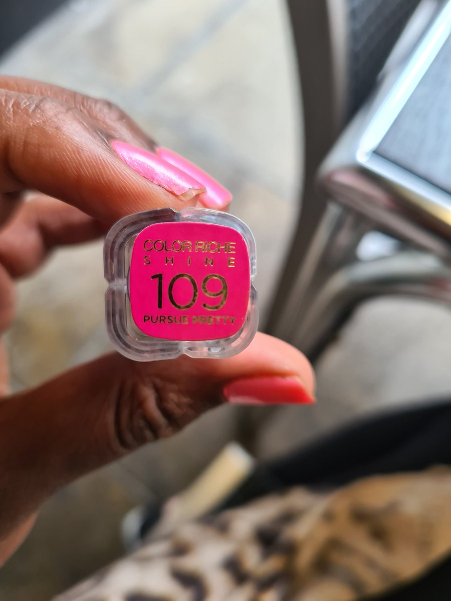MissPaulaGreen's tweet image. @LOrealParisUK Loving this #lipstick - Shade 109 #ColorRiche #Lips #Makeup #Cosmetics