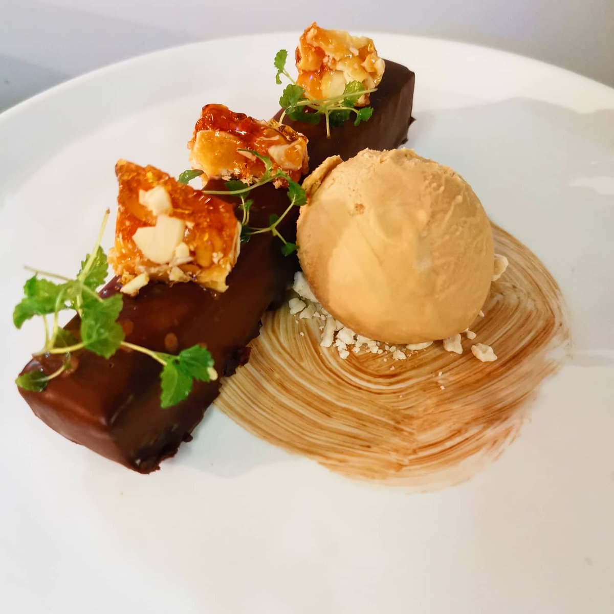 Chocolate delice, salted caramel ice cream #pudding #pud #icecream #chocolate #chocolatedelice #eatouttohelpout #burystedmundsfood #burystedmunds #somethingforeveryone #suffolk #local #freshfood #foodie #foodies #foody #foodphotography