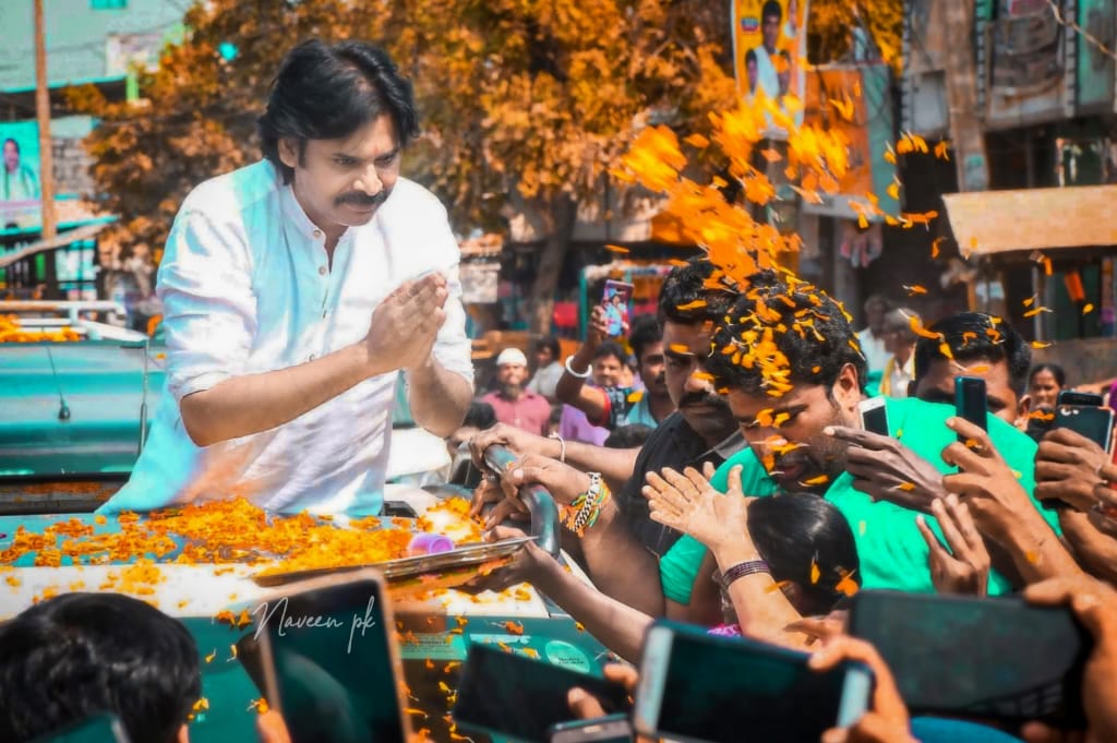 UA_Janasainyam's tweet photo. 45 min more for the 4rd element 🚨

Oka nenu cheppina game start cheyyali antey 3000 rts ivvandi fast ga😎😇

👉 #PawanKalyanBirthdayCDP https://t.co/wHJXJpIktz