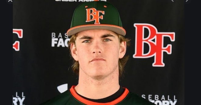 Hector_Baseball's tweet photo. Earlier this summer, 2021 RHP and #Gators commit Samuel Sloan was struck in the head by a line drive and suffered multiple head injuries.

Sloan shares with Gators Territory on what happened, his time at the hospital and his road to recovery. 

Link ➡️: https://t.co/tTrJsfVK7c https://t.co/kehNJxZmhx