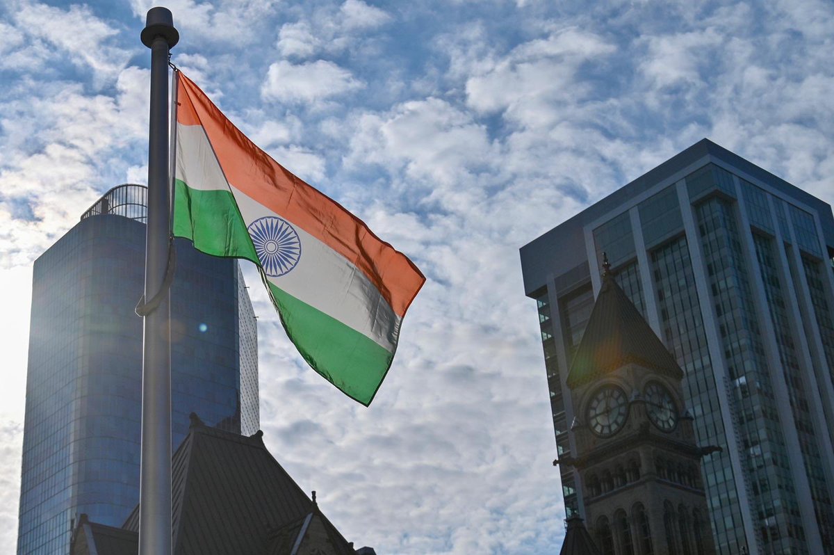IndiainToronto's tweet image. Proud moment to see the tri-colour fluttering over City Hall, one of Toronto’s landmark location. Thank you Mayor @JohnTory @PanoramaIndia #AatmaNirbharBharat @_apoorvasri @HCI_Ottawa @cgivancouver @Ajaybis @IndianDiplomacy
