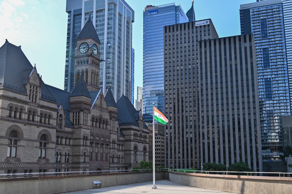 IndiainToronto's tweet image. Proud moment to see the tri-colour fluttering over City Hall, one of Toronto’s landmark location. Thank you Mayor @JohnTory @PanoramaIndia #AatmaNirbharBharat @_apoorvasri @HCI_Ottawa @cgivancouver @Ajaybis @IndianDiplomacy