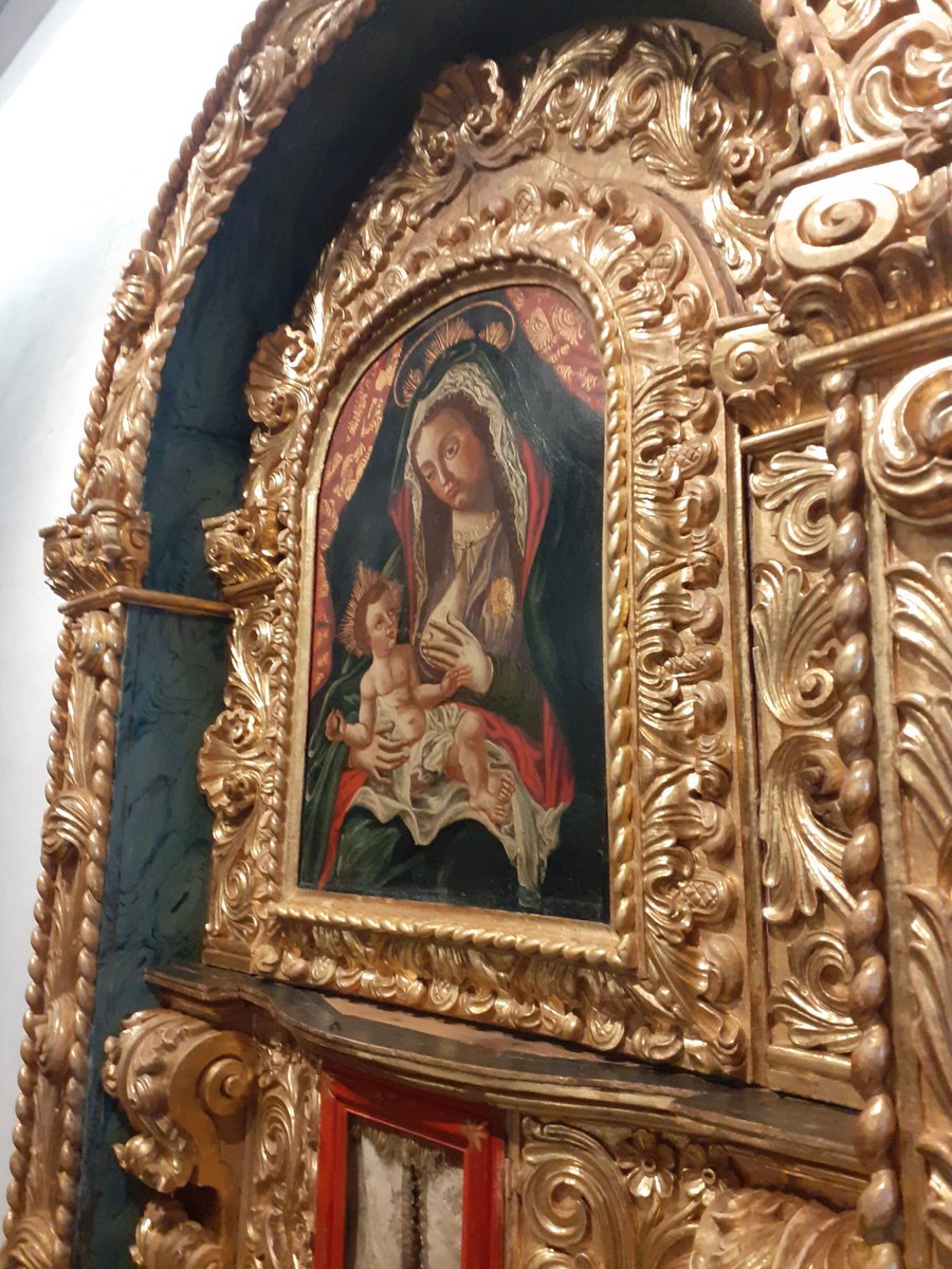 the name of the volcanic black stone, used to build most of Ponta Delgada's historic building: "pedra de calçada" (~road stone) he said hesitantly, to then correct himself, "no, it's basalt stone". They thought I was Portuguese.They have an accent I had never heard before.16/n &ndash; bei  Museu Carlos Machado - Núcleo de Santa Bárbara