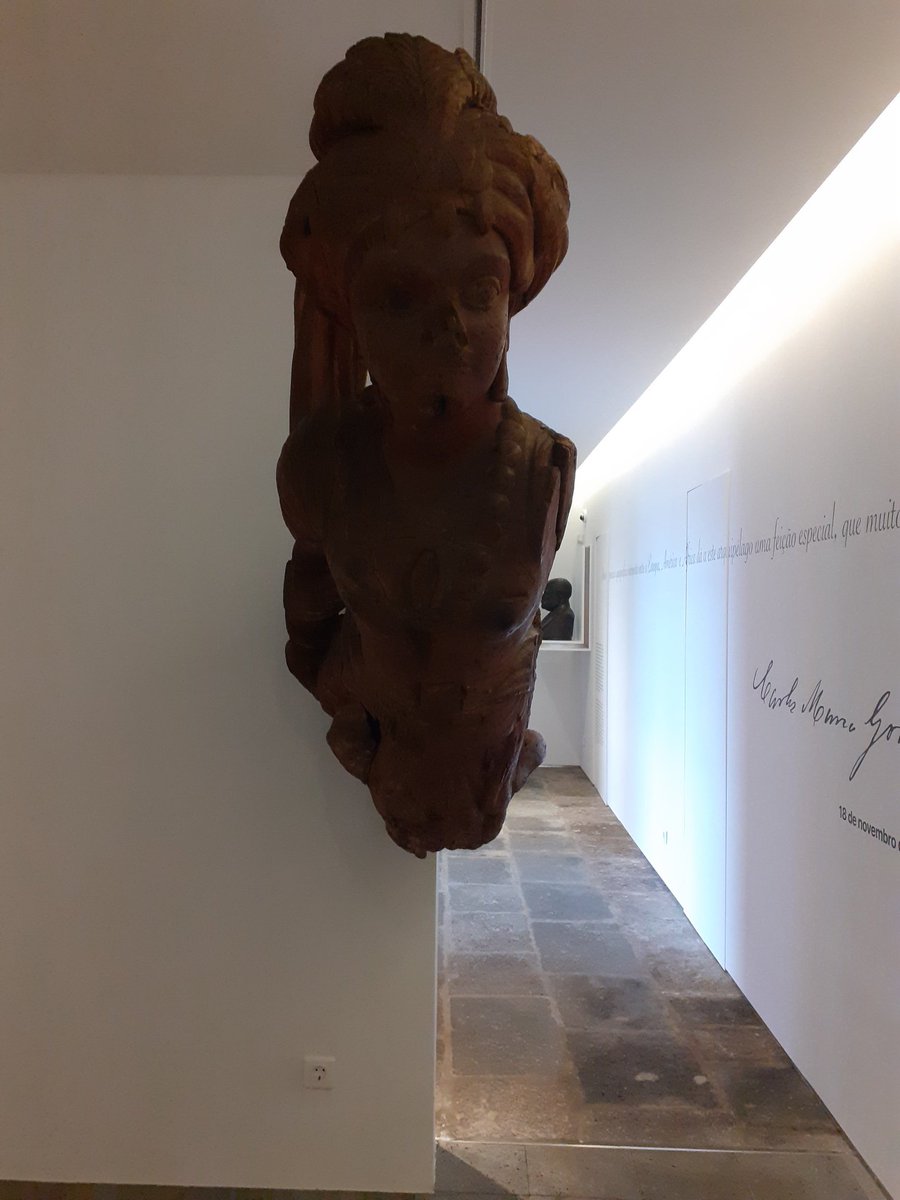 the name of the volcanic black stone, used to build most of Ponta Delgada's historic building: "pedra de calçada" (~road stone) he said hesitantly, to then correct himself, "no, it's basalt stone". They thought I was Portuguese.They have an accent I had never heard before.16/n &ndash; bei  Museu Carlos Machado - Núcleo de Santa Bárbara