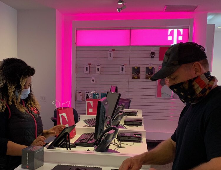 TMobileJW1's tweet photo. 👀...It’s LeKira doing it again! Dan was amazed by the demonstration of the Powerbeats Wireless earphones that he had to grab a pair! Great Exploration and Discovery of his needs on his motorcycle and Making it Personal! Awesome job LeKira! 
@Tmo_Dmo https://t.co/wXXxiiMJw7