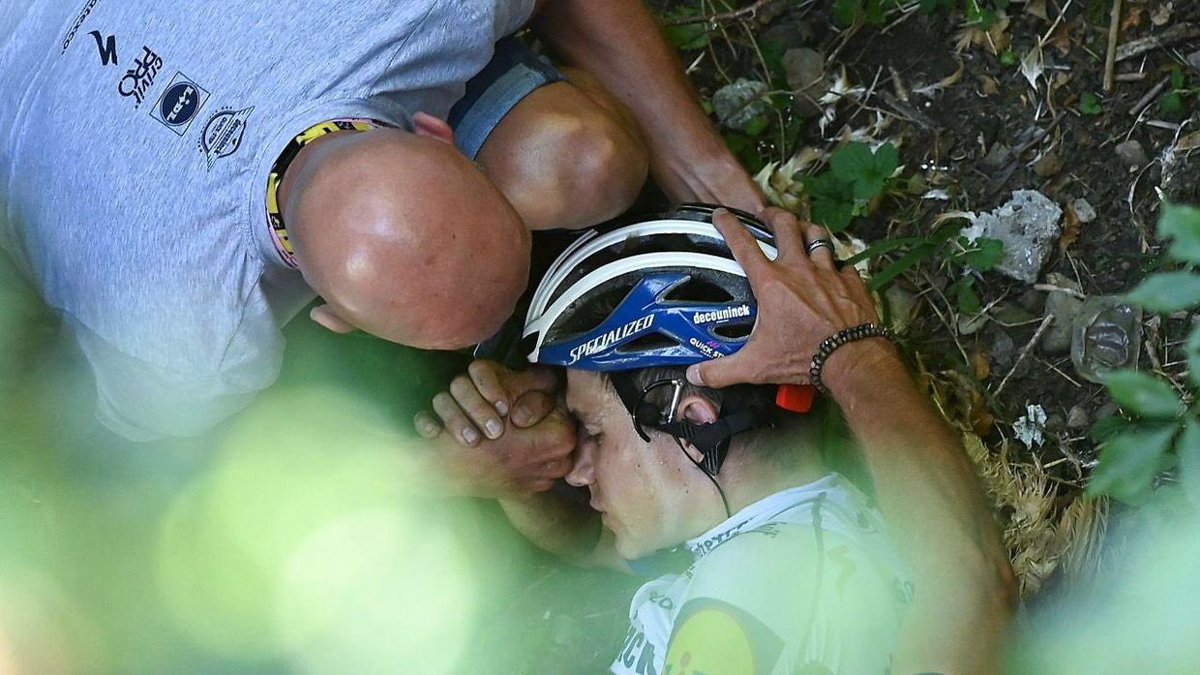 Fuerza <a href="/EvenepoelRemco/">Remco Evenepoel</a> #IlLombardia. 📷 <a href="/DanyProCycling/">Dany Pro Cycling</a>
