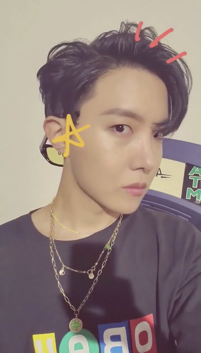 yaestheticEdits's tweet photo. "of pretty nose and kissable forehead" is legit https://t.co/AXBBa9DOPe