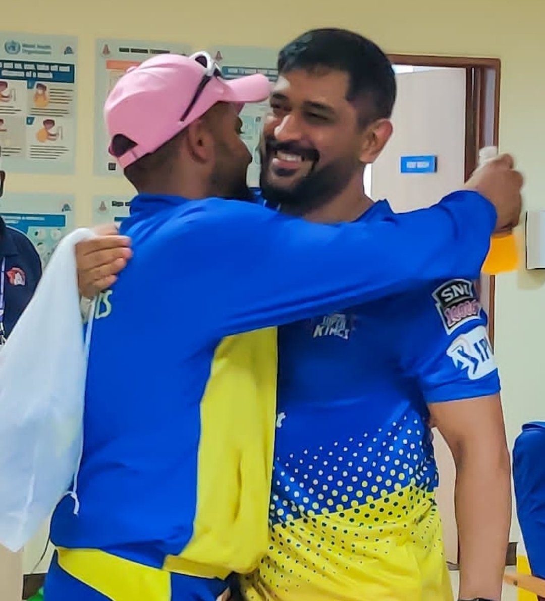 Yashaswini9977's tweet photo. I thought this would happen one day really feeling hard to accept it #wemissyou #missingthisduo😫
We will miss your helicopter shots @msdhoni
We will miss ur catches @ImRaina 💛💚 https://t.co/CmVtrpXxJU
