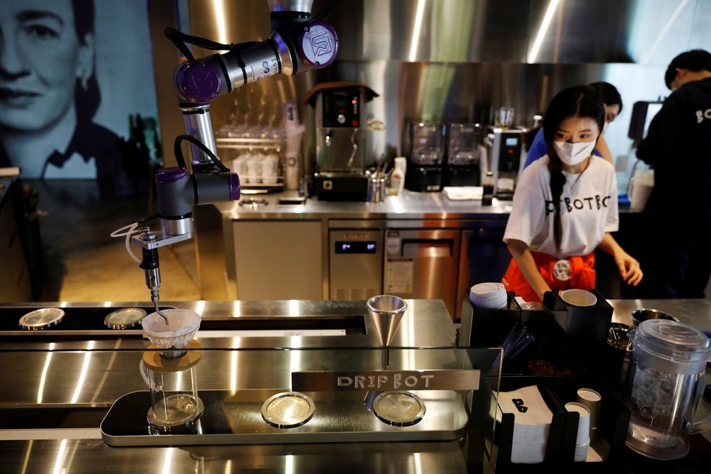 RozoneAi's tweet photo. South Korea is fighting Covid with technology as they push forward with a "Untact" plan.
#robotics #corobots #intelligentrobotics #ai #covid
https://t.co/WWDq196DkH https://t.co/dVQQVKenv9