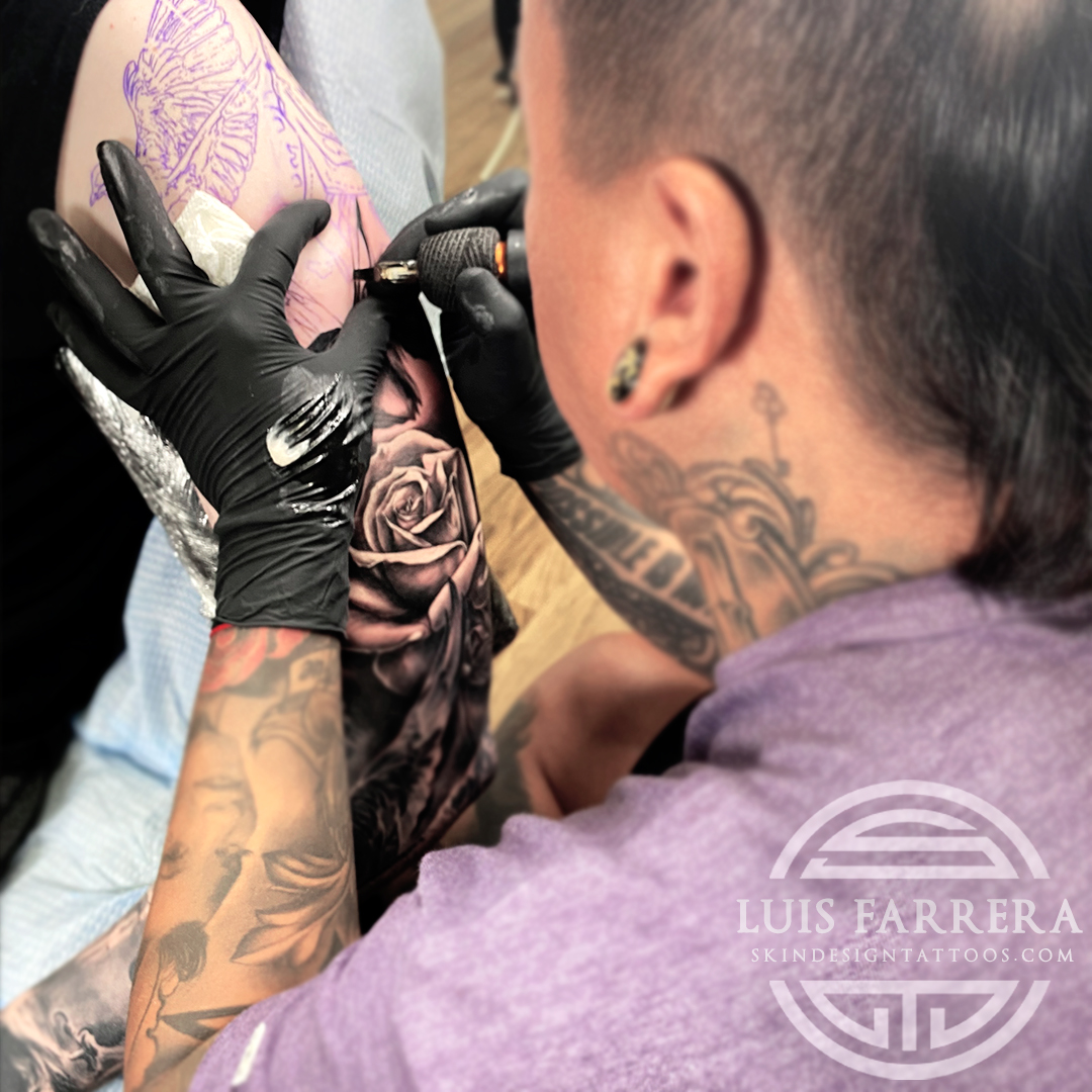 Sleeve in the works by @luisfarrera13_sdt
DM or text/call us to get set up with an appointment
.
.
.
.
#blackandgreytattoo #realismtattoo #nyctattoo