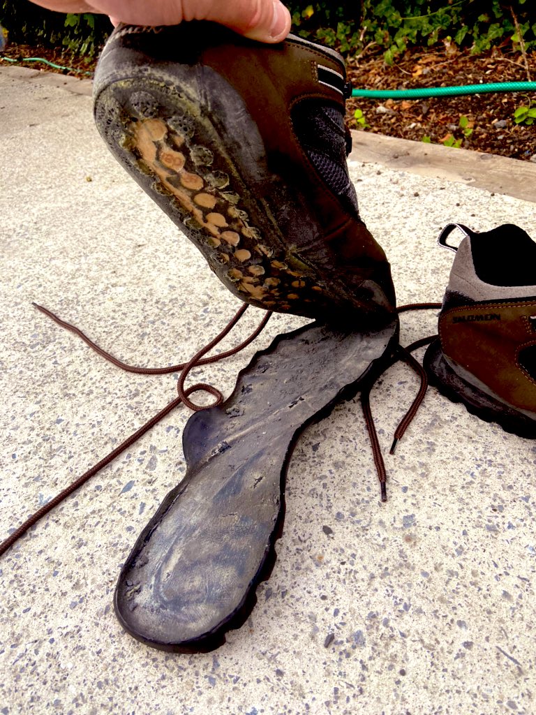 ProFitNutrition's tweet photo. @SalomonSports Twitter statement “We enable people to run,ski,ride,hike and connect with nature”,Not with these you don’t! I expected more from these apparent robust boots!Thoroughly sprayed to waterproof and left to dry in the sun #neveroverpromise #underdeliver #disappointed https://t.co/Zdq06UxfNg