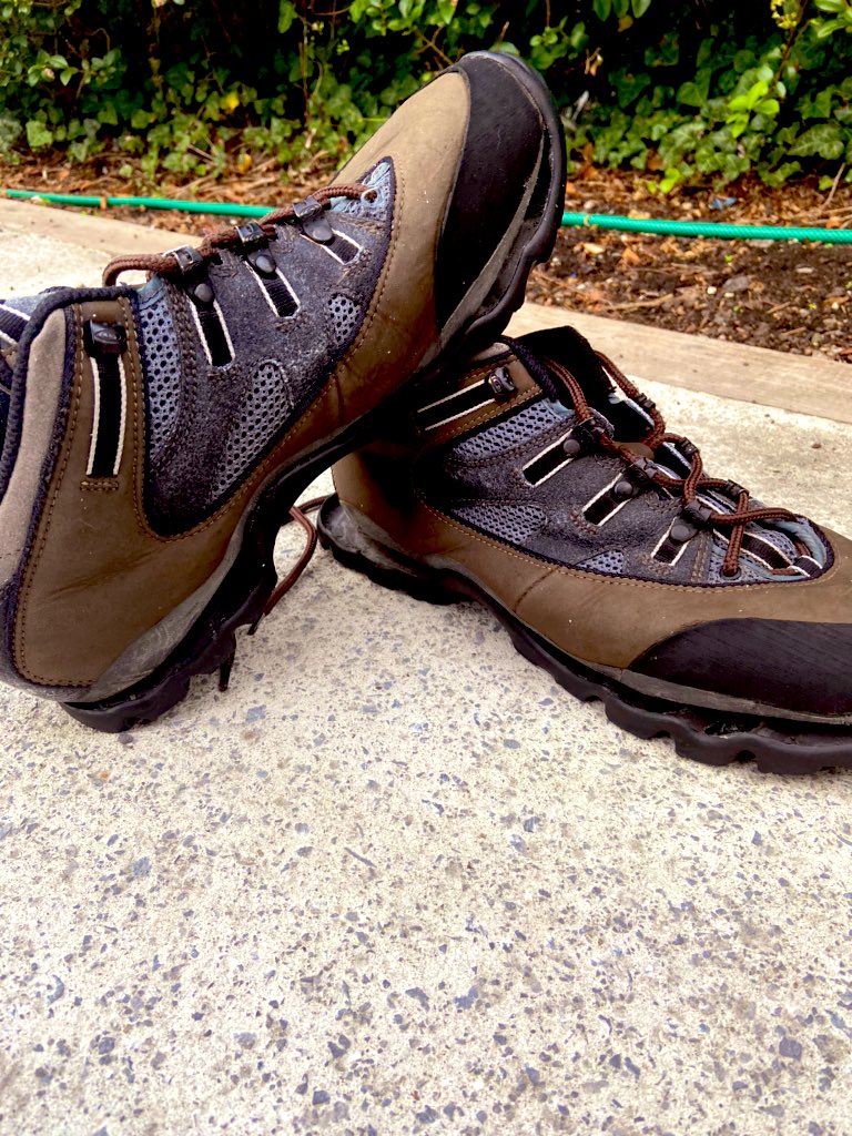 ProFitNutrition's tweet photo. @SalomonSports Twitter statement “We enable people to run,ski,ride,hike and connect with nature”,Not with these you don’t! I expected more from these apparent robust boots!Thoroughly sprayed to waterproof and left to dry in the sun #neveroverpromise #underdeliver #disappointed https://t.co/Zdq06UxfNg