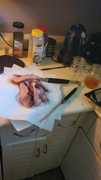 V https://t.co/sdx64GGJm4