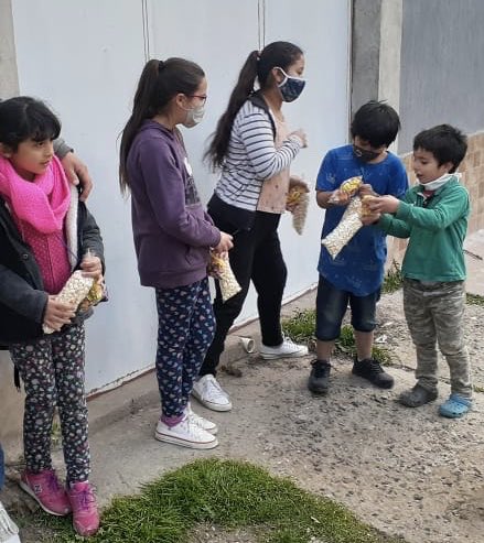 BahiaParte's tweet photo. 🤗🇦🇷En el día de ayer, Viernes estuvimos realizando nuestra chocolateada del Día del Niño en la Sociedad de Fomento de Villa Parodi y  realmente fue hermosa.

🙏Gracias por todas las donaciones, los chicos fueron muy felices.

#ParteBahiaBlanca #NadieSeSalvaSolo https://t.co/wRx89B2f60