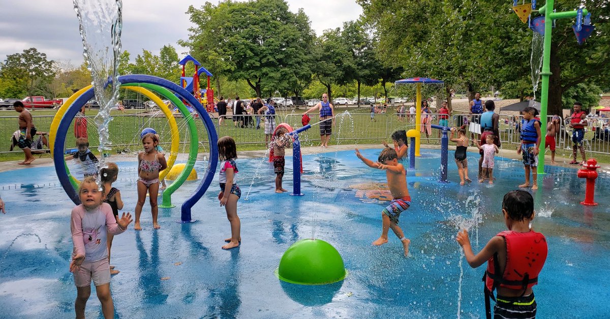 ClaysParkResort's tweet photo. Our littles love the #splashpad🏖!

#mysplashpad #ohiocamping #ohiosplashpads #campinglife #funatclayspark https://t.co/rk7Rz8Z6Sg
