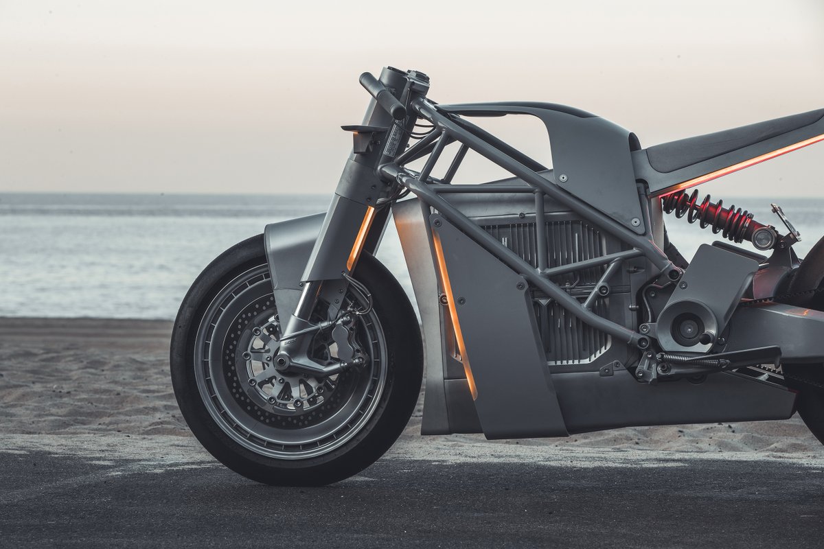 TheBullitt's tweet photo. .@hugoeccles’ Zero XP stands alone in an entirely different universe where creativity, imagination, and stunning execution all live together perfect harmony.
See the feature >> https://t.co/VLbKe6Punj
#ZeroMotorcycles #ZeroXP #UntitledMotorcycles #EV
📷 Aaron Brimhall https://t.co/rmnLyHxsQR