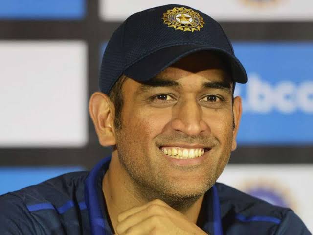 Parineetha_A's tweet photo. #Dhonifinishesoffinstyle again and always..! Never have I been soo inspired, amused and grateful at the same time by a sportsperson. 🙏🏼
Thank you soo much @msdhoni for showing how it’s done for the generations to come.
Cricket is never going to be the same..! https://t.co/psoVxZfVPK