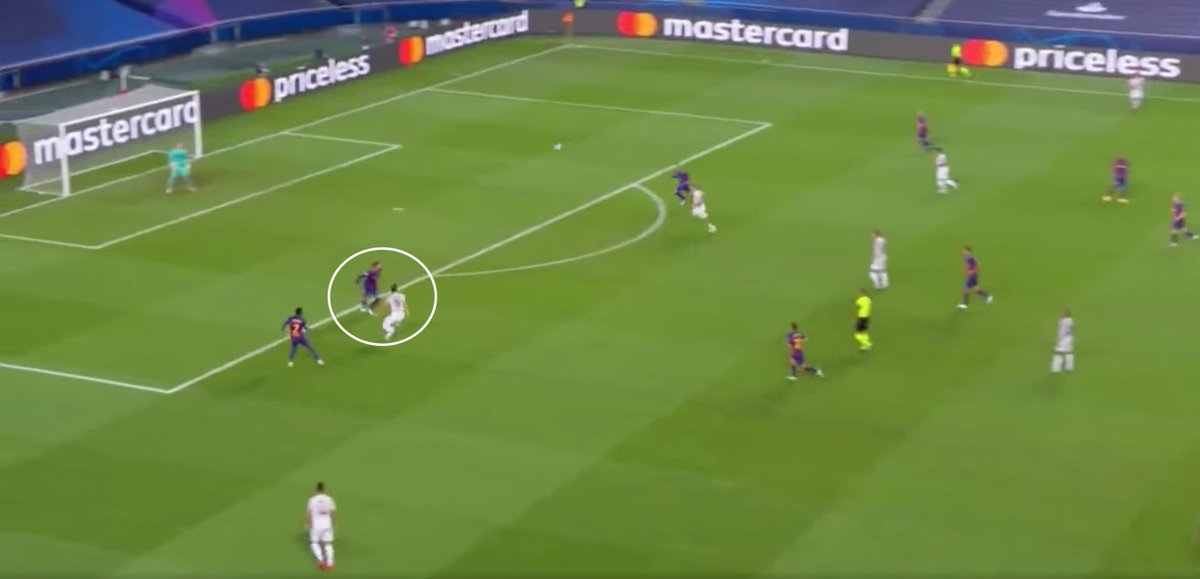 •Bayern's committment to pressing was key- surmised nicely by the below incident-Lewandowski competed in an aerial duel with Piqué, was clattered by him,stumbles,but his first thought is pressing Semedo into a corner- he wins the ball,which sets up the 4th & killer Müller goal