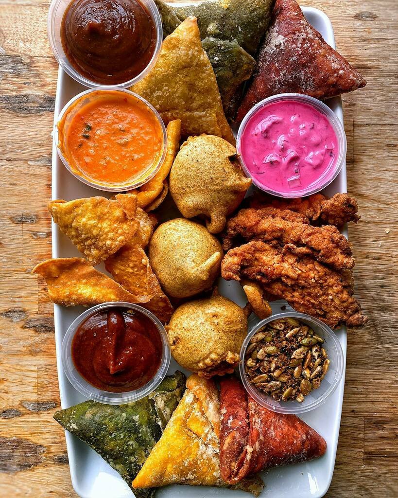 KS_Ate_Here's tweet photo. at @samosa_love cos it’s Indian Independence and I don’t need any encouragement to hit up excessive amounts of banging SAMOSAS, PANEER KOFTE, CHICKEN TENDERS AND SAMOSA ‘NACHOS’. 
Man I farking love a good samosa or six and these were GOOD. And the chick… https://t.co/70egLRW78x https://t.co/p7G7RQE5Fv