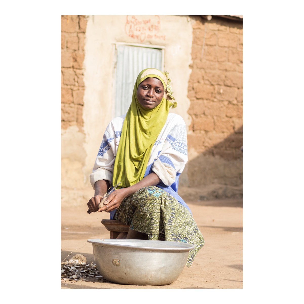 yanickfolly's tweet photo. Le 15 août c’est la fête de l’igname 🍠. 
Bonne fête d’Assomption . 
#bénin #benin #visitbenin #visiterlebenin  #fête #vendeuse #photojournalism #people #yam🍠 #africa #visiterlafrique #visitbenin #Bénin #Africa #travel #everyday #everydayafrica 
©️Yanick Folly https://t.co/dA4JjknVTU