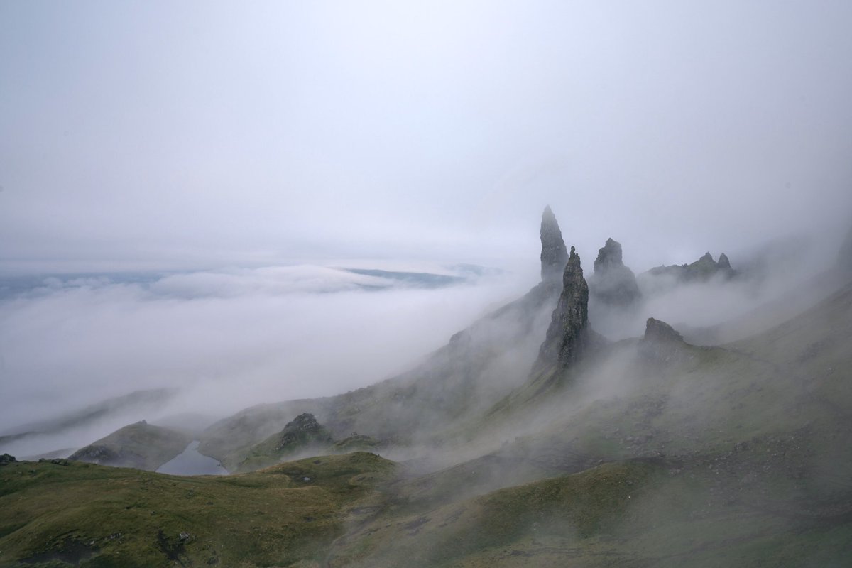 SnoufleBox's tweet photo. La rando du Old Man of Storr c’est quand même quelque chose 📸 https://t.co/oPa3wlITZF