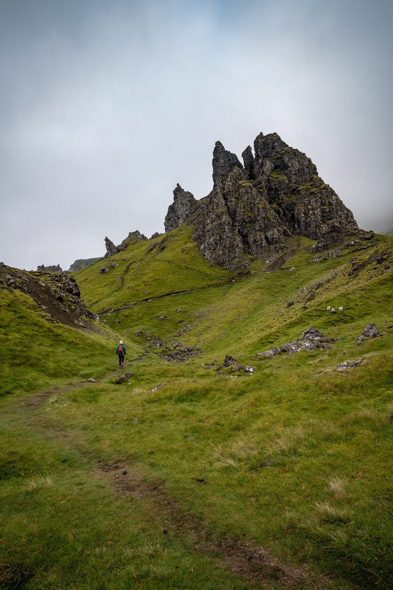 SnoufleBox's tweet photo. La rando du Old Man of Storr c’est quand même quelque chose 📸 https://t.co/oPa3wlITZF