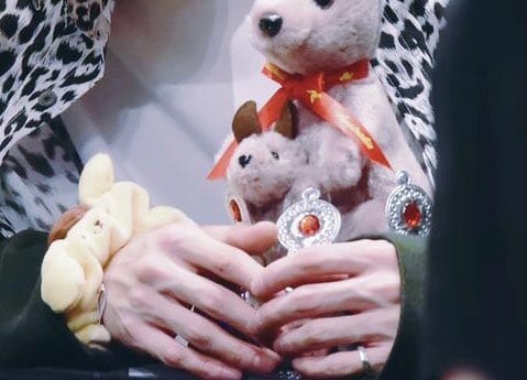 Bangchan's hands ; a thread cz i wanna hold them so tightly