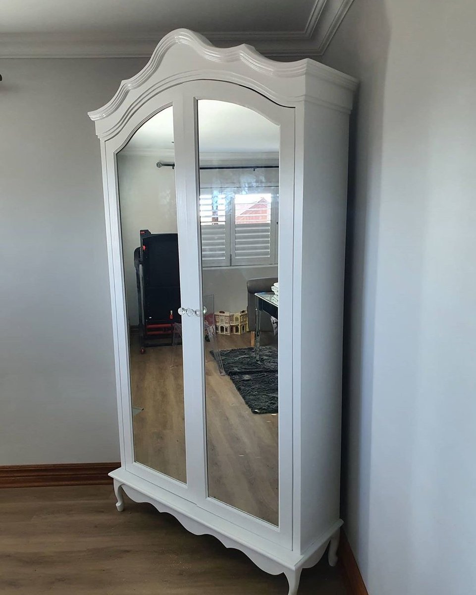 MojalefaMolefe6's tweet photo. Finished and delivered #happyclient #woodworking #cabinetmaking #SprayedMDF #craftcor #SaturdayMotivation #thehustlecontinues #imisebenziyami https://t.co/zq6btz8hyI
